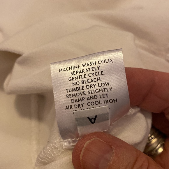 Eileen Fisher white Capris (M) - Picture 5 of 5